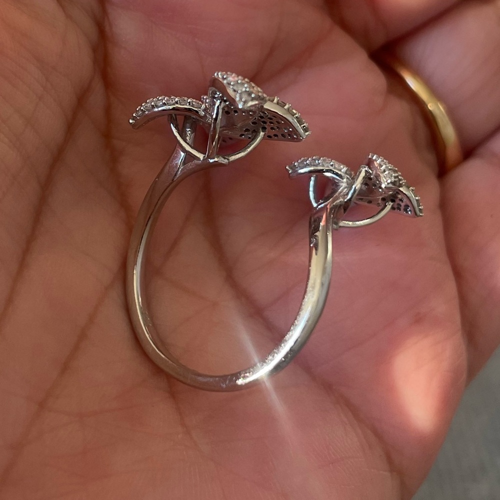 14k White Gold & 1 carat Diamond Flower Statement Cocktail ring Retails $3500 - Picture 4 of 10